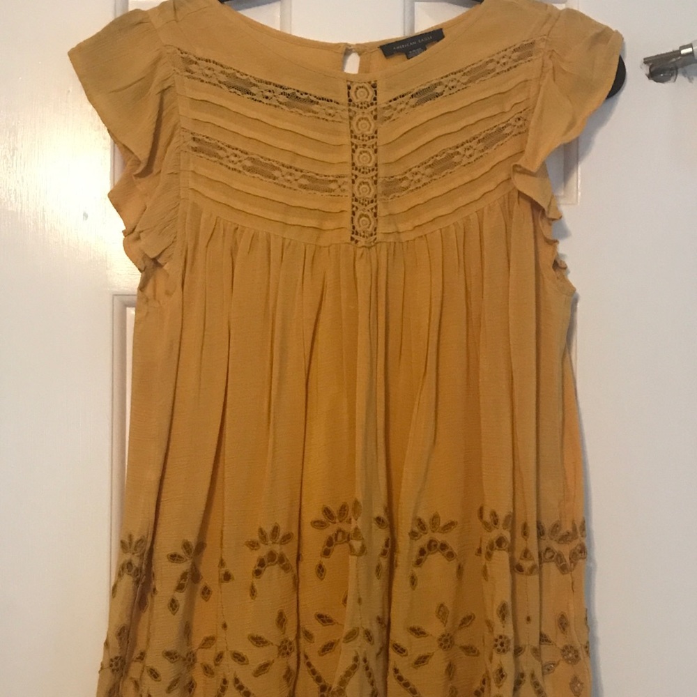 American Eagle size S top with eyelet designs